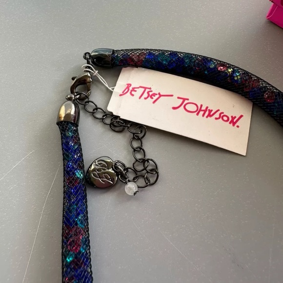 BETSEY JOHNSON Mesh Bow Collar Necklace NWT - Picture 3 of 8